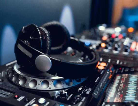 Electronic-Music-DJ-Classes